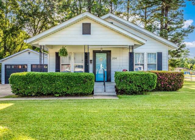 Property at 204 Ash St, Conway, AR 72034, 2 beds, 2 baths