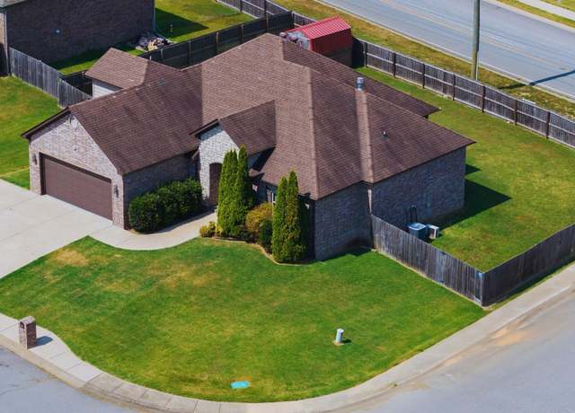 Property at 5709 Tumble Rock Ct, Bryant, AR 72022, 3 beds, 2.5 baths