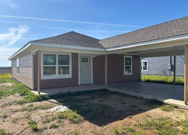 Property at 1811 SE Front St, Hoxie, AR 72433, 3 beds, 2 baths