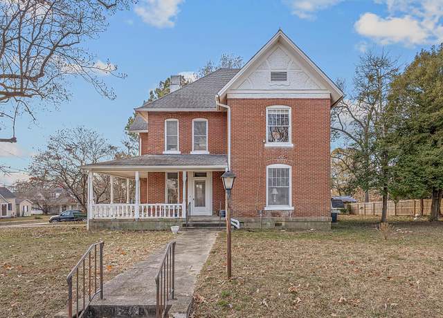 Property at 642 W Matthews Ave, Jonesboro, AR 72401, 3 beds, 2.5 baths