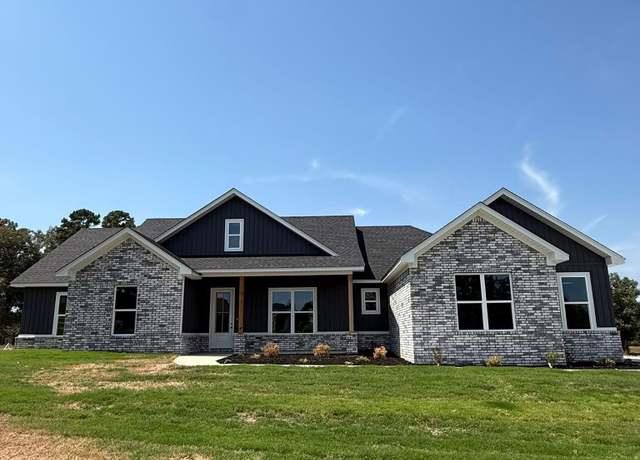 Property at 1076 Creekwood Cir, Bauxite, AR 72011, 4 beds, 2.5 baths