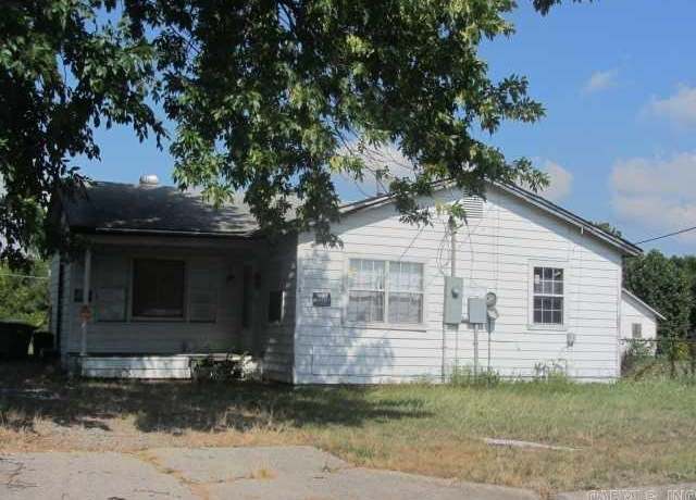 Property at 821 N E St, North Little Rock, AR 72114, 2 beds, 1 bath