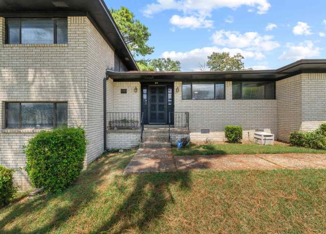 Property at 6500 W 12th St, Little Rock, AR 72204, 4 beds, 3.5 baths