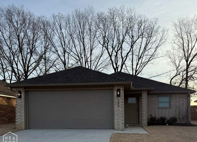 Property at 400 Colchester Dr, Jonesboro, AR 72401, 3 beds, 2 baths