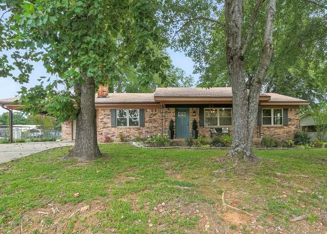 Property at 211 Adams St N, Mena, AR 71953, 3 beds, 2 baths