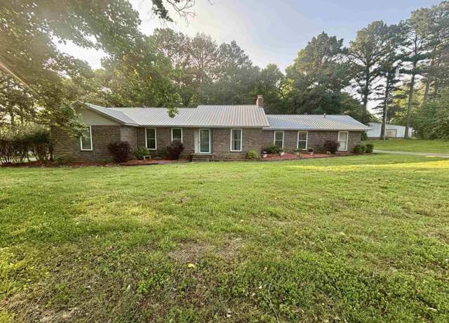 Property at 102 Club House Dr, Bald Knob, AR 72010, 5 beds, 2.5 baths