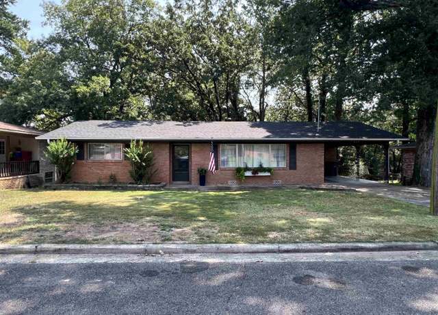 Property at 111 Sunset St, Hot Springs, AR 71913, 4 beds, 2 baths