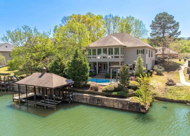 Property at 104 Four Oaks Ln, Hot Springs, AR 71901, 5 beds, 3 baths