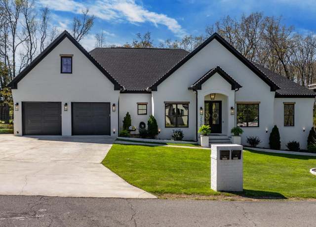 Property at 2505 Collins Dr, Conway, AR 72058, 4 beds, 3.5 baths
