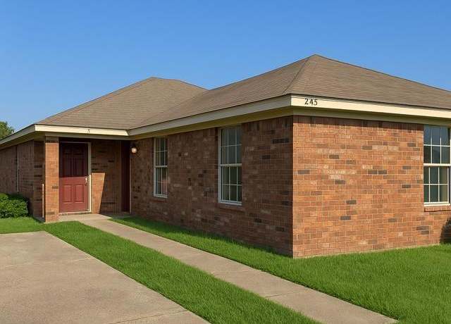 Property at 245 S Ash St, Conway, AR 72034, 4 beds