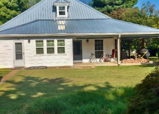 Property at 324 N Cherry St, Harrison, AR 72601, 3 beds, 2.5 baths