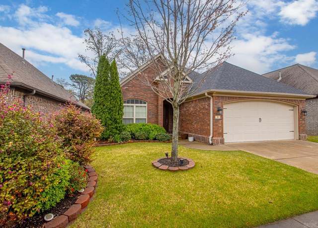 Property at 9 Bishop Pl, Little Rock, AR 72223, 3 beds, 2 baths