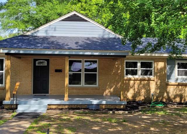 Property at 410 N Second St, Augusta, AR 72006, 3 beds, 2 baths