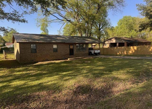 Property at 275 Jean St, Batesville, AR 72501, 3 beds, 1.5 baths