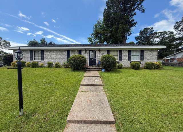 Property at 410 Hathaway Dr, El Dorado, AR 71730, 3 beds, 1.5 baths