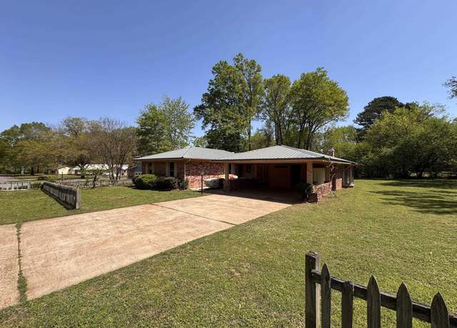 Property at 1004 Cedar, Searcy, AR 72143, 4 beds, 3 baths