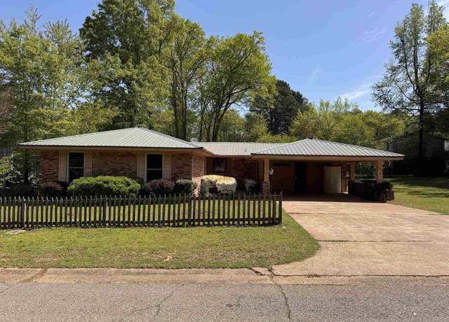 Property at 1004 Cedar, Searcy, AR 72143, 4 beds, 3 baths