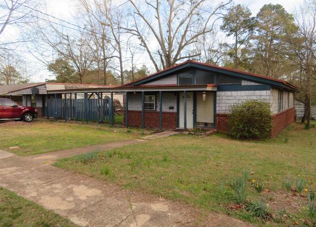 Property at 1811 Sylvia St, Arkadelphia, AR, 3 beds, 1.5 baths
