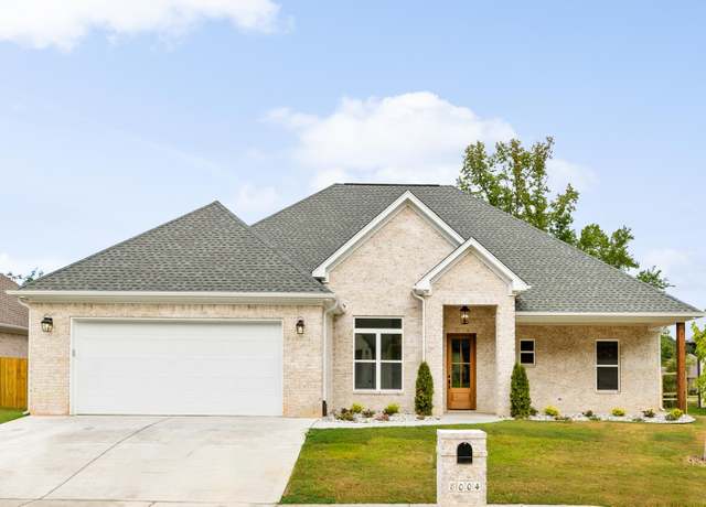 Property at 8004 N Shoreline Blvd, Benton, AR 72019, 3 beds, 2.5 baths