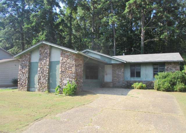 Property at 2108 Romine Rd, Little Rock, AR 72204, 3 beds, 2 baths