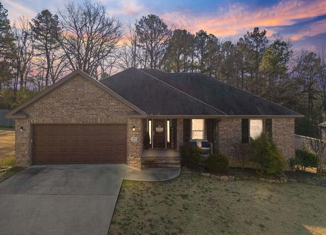 Property at 704 Adamson Dr, Searcy, AR 72143, 3 beds, 2 baths