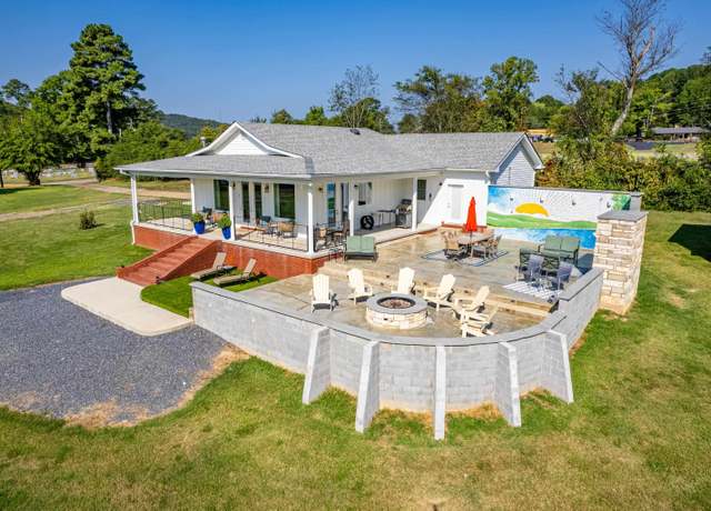 Property at 903 S 3rd St, Glenwood, AR 71943, 4 beds, 3 baths