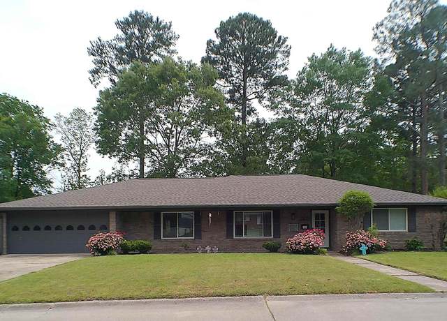 Property at 2203 W Main St, El Dorado, AR 71730, 3 beds, 2 baths