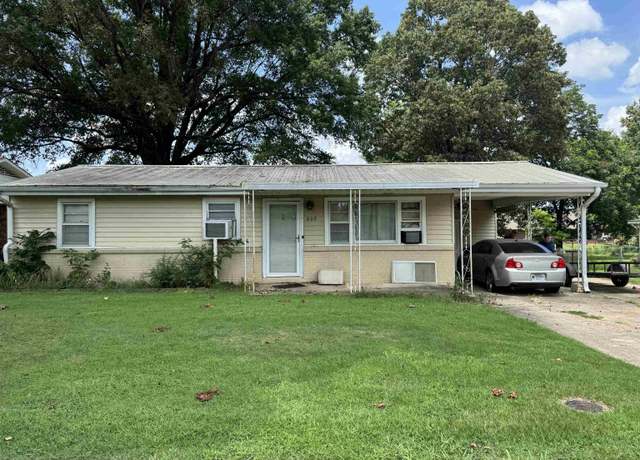 Property at 809 Howell St, Paragould, AR 72450, 3 beds, 2 baths