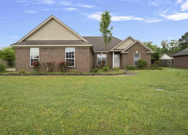 Property at 2405 Audley Bolton Dr, Searcy, AR 72143, 4 beds, 2 baths