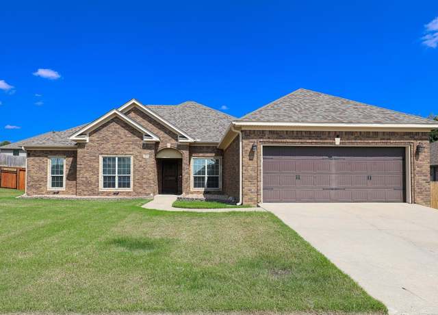 Property at 4006 Edgewater Dr, Benton, AR 72109, 4 beds, 2 baths