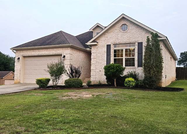 Property at 795 S Hill Dr Dr, Jonesboro, AR 72401, 3 beds, 2 baths