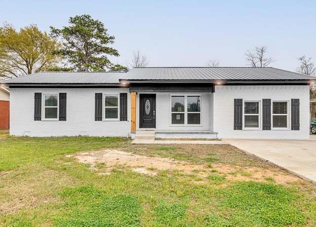 Property at 906 NW 6th St, Walnut Ridge, AR 72476, 4 beds, 3 baths