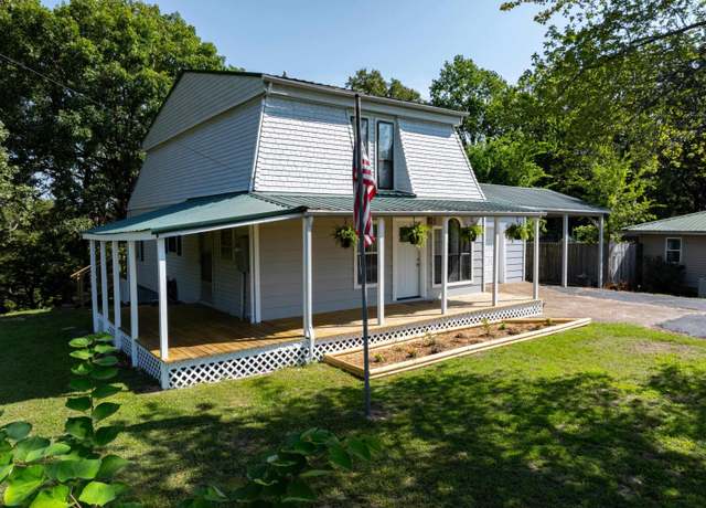 Property at 916 Woodland Dr, Cave City, AR 72521, 3 beds, 1.5 baths