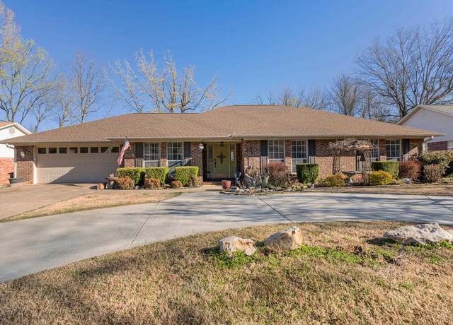 Property at 1914 Ridgewood Dr, Clarksville, AR 72830, 3 beds, 2.5 baths