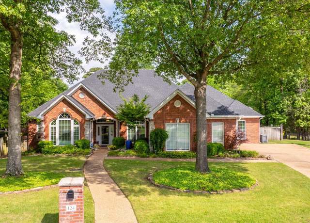 Property at 124 Southshore Dr, Maumelle, AR 72113, 4 beds, 3.5 baths