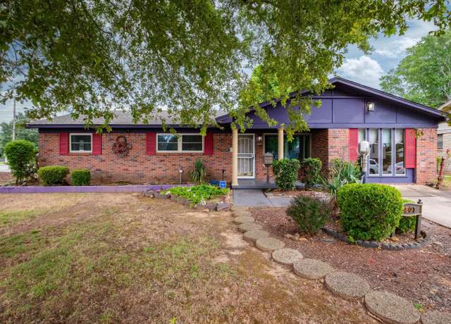 Property at 8801 Mayflower Rd, Little Rock, AR 72205, 3 beds, 1.5 baths