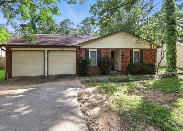 Property at 12621 Valleywood Dr, Little Rock, AR 72211, 3 beds, 2 baths