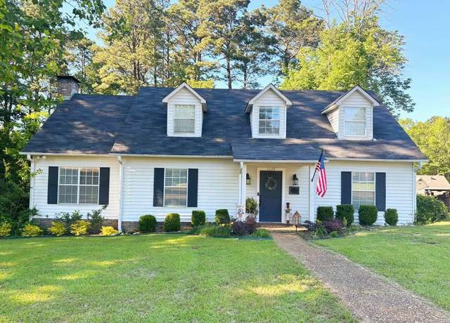 Property at 1130 Woodside Dr, Camden, AR 71701, 4 beds, 2.5 baths