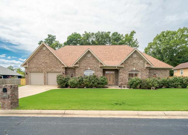 Property at 199 Chinook Dr, Hot Springs, AR 71913, 3 beds, 2.5 baths