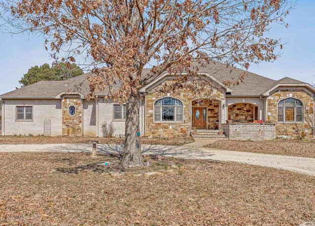 Property at 4515 Peachtree Ave, Jonesboro, AR 72405, 4 beds, 2.5 baths