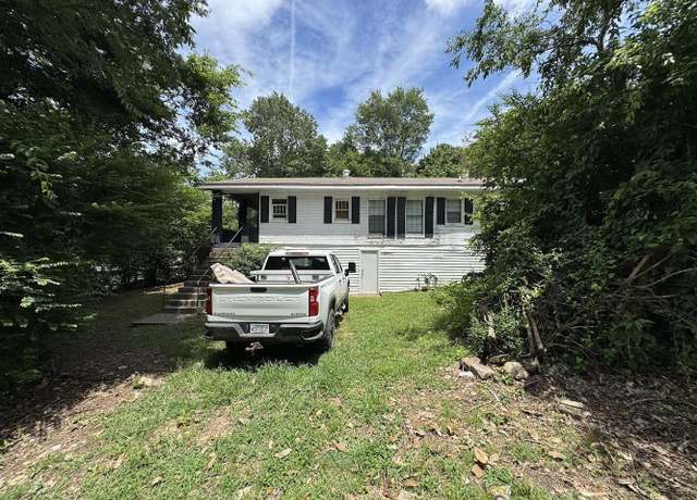 Property at 100 Wren St, Hot Springs, AR 71901, 3 beds, 2 baths