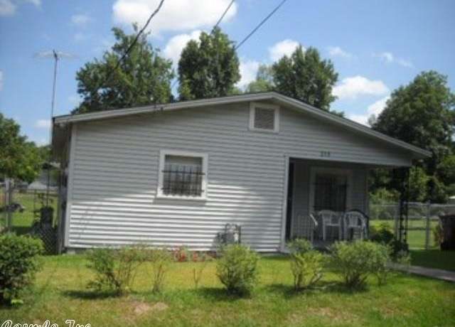 Property at 215 E 26th Ave, Pine Bluff, AR 71643, 3 beds, 1 bath