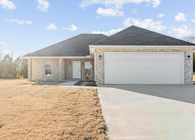 Property at 137 Raymond Dr, Paragould, AR 72450, 4 beds, 2 baths