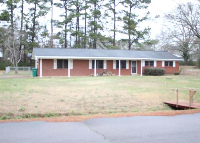 Property at 814 W Oak St, Nashville, AR 71852, 3 beds, 2 baths