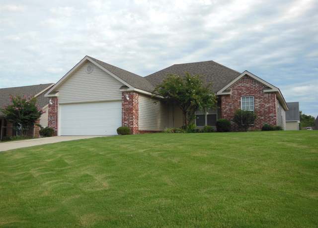 Property at 1312 Hemingway Cir, Jonesboro, AR 72405, 3 beds, 2 baths