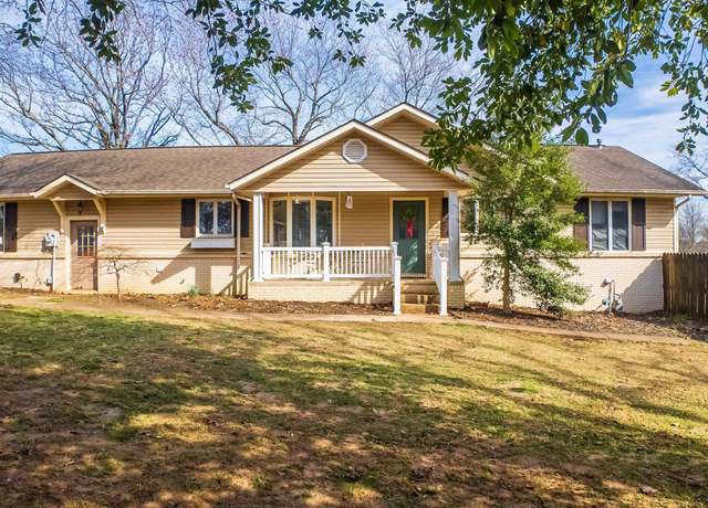 Property at 800 Dennison Hts, Batesville, AR 72501, 4 beds, 3 baths