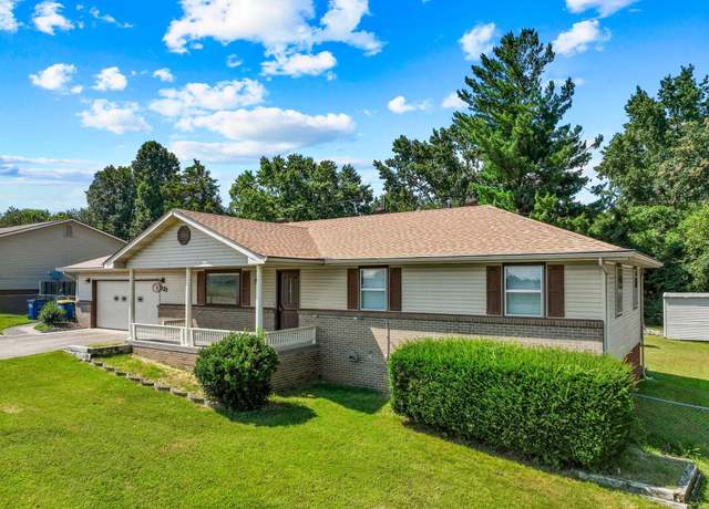 Property at 521 E 13th St, Mountain Home, AR 72653, 3 beds, 2 baths