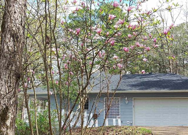 Property at 122 Fenix Dr, Hot Springs Village, AR 71909, 3 beds, 2 baths