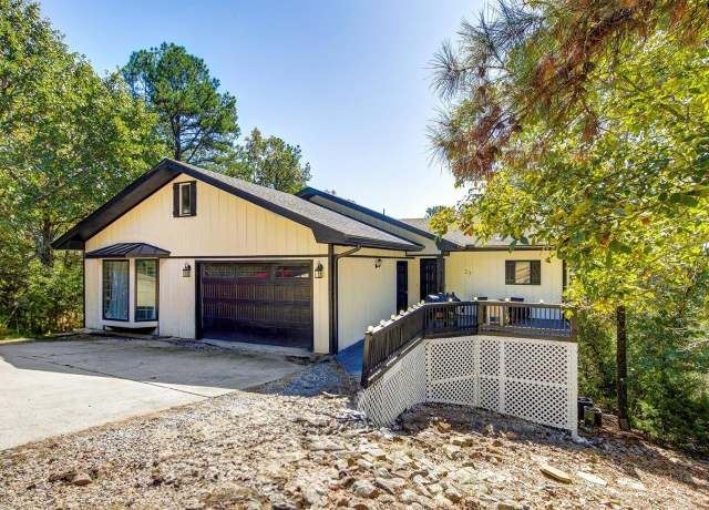 Property at 23 Ponferrada Way, Hot Springs Village, AR 71909, 4 beds, 3 baths