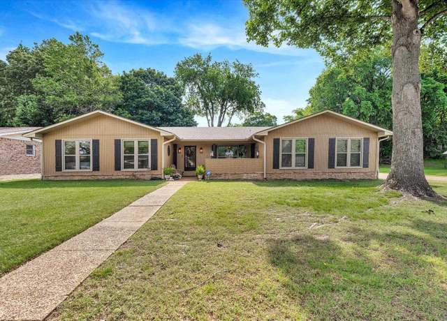 Property at 2806 Martinbrook Dr, Jonesboro, AR 72401, 4 beds, 2.5 baths